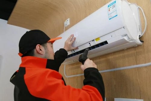 专业维修空调 热水器 洗衣机 冰箱 厨电等 快速上门 专业维修空调 热水器 洗衣机 冰箱 厨电等 快速上门